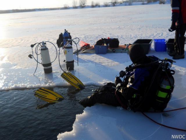 Scafandru complet echipat pentru Ice Diving