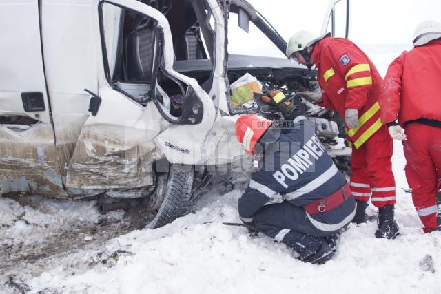 Impactul dintre cele două maşini a fost extrem de violent