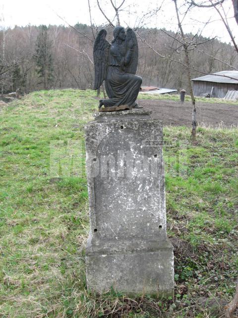 Monument funerar fără date de identificare - Cimitirul Mănăstirii Sf. Ioan