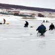 Peste 40 de pescari la copcă, la concursul de pe iazul Lipoveni