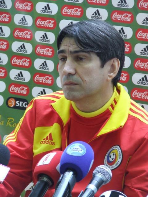 Victor Piţurcă: „Mă interesează ca jucătorii cu mare experienţă şi valoare să se gândească numai la echipa naţională şi când intră în teren să dea totul”