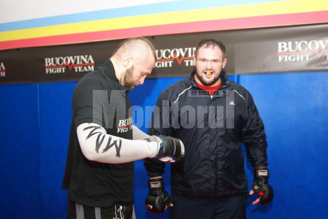 Ghiţă Ignat şi Andreas „Big Daddy” Kraniotakes se pregătesc intens în sala MMA din Suceava