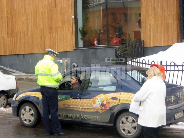 Şoferiţele, dar şi şoferii au primit ieri mărţişoare de la Poliţia Rutieră