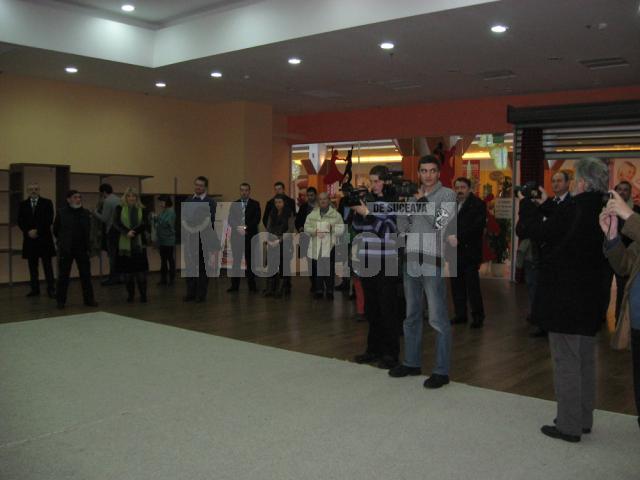 Participanţi la vernisajul expoziţiei
