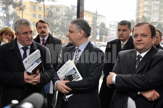 Primarul Sucevei, Ion Lungu, ministrul Dezvoltării Regionale şi Turismului, Cristian Petrescu,  şi preşedintele CJ, Gheorghe Flutur