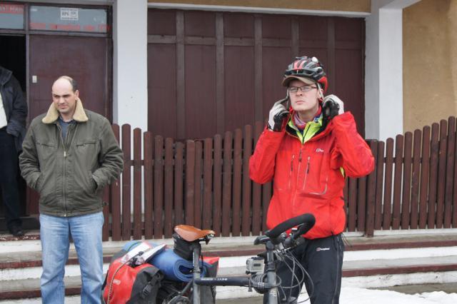 Simon Hutchinson a plecat ieri din Siret, dar se află abia în prima parte a cursei în jurul lumii. Foto: Atycon