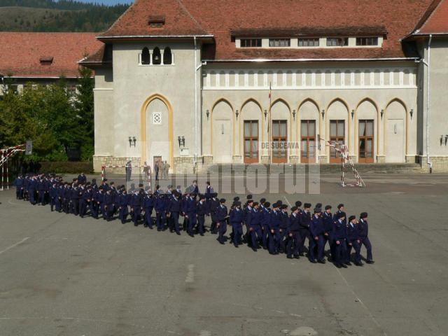 La Colegiul Militar Liceal „Ştefan cel Mare” Câmpulung Moldovenesc sunt 120 de locuri disponibile