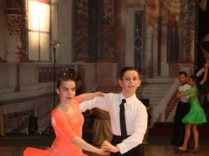 Cătălina Guriuc şi Emanuel Aramă au luat locul întâi la Campionatul Naţional şi Cupa Hermannstadt la Dans Sportiv