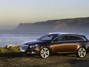 Opel introduce Insignia cu motorizare biturbo diesel