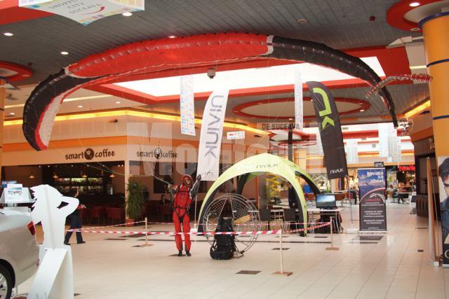 La Shopping City Suceava, Asociaţia Cumullus a prezentat o parapantă, echipamentul complet pentru zbor, precum şi un paramotor