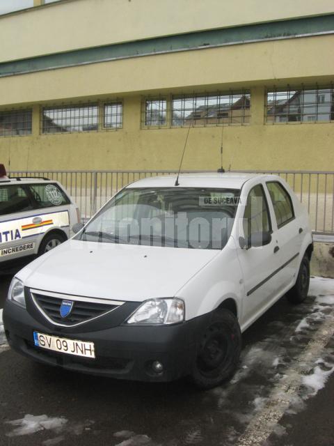 Dacia Logan de culoare albă are numărul de înmatriculare SV-09-JNH