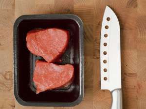 Consumul regulat de carne roşie antrenează un risc ridicat de deces, cauzat de maladii cardiovasculare şi cancer. Foto: ZEFA