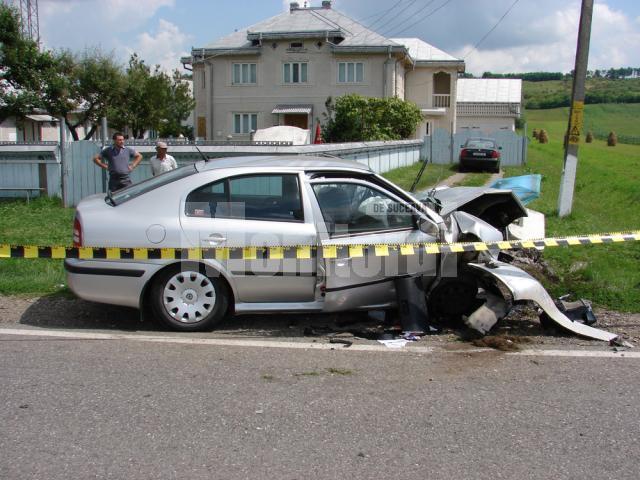 În autoturismul Skoda Ocatavia se aflau patru oameni, din care trei au murit