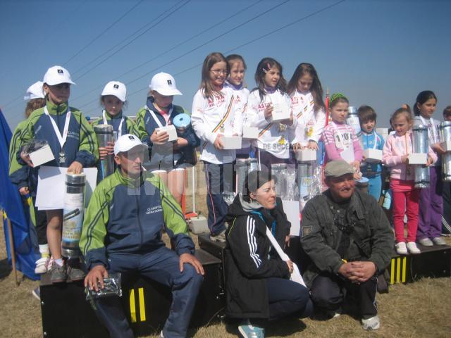 Echipa de copile III a CSM Dorna Vatra Dornei alături de profesorul Cristian Prâsneac