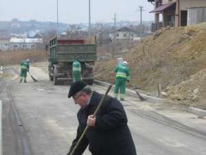 Primarul Sucevei, Ion Lungu, la campania de curăţenie de pe Dealul Mănăstirii