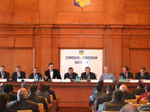 La întâlnirea de ieri au fost prezenţi şefii organizaţiilor PD-L din cinci judeţe din Moldova şi 200 de membri ai Partidei Romilor
