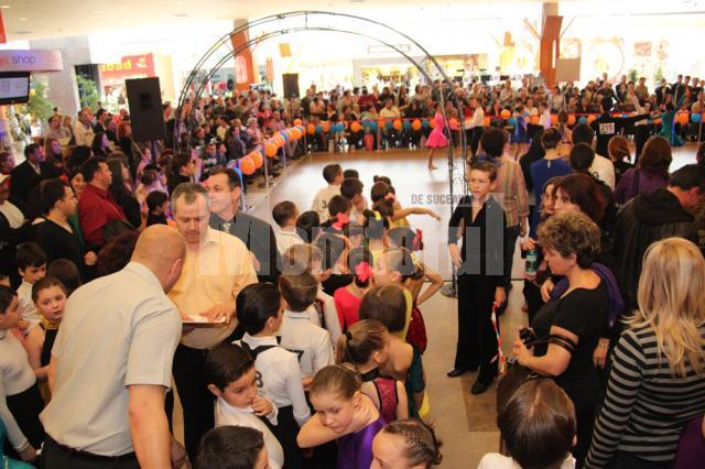 Sute de spectatori au venit duminică la Iulius Mall la Cupa Bucovinei la dans sportiv