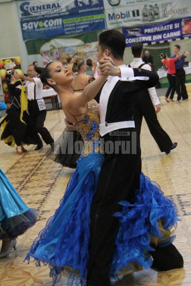 Eleganţă şi rafinament în paşi de dans, la prima ediţie a Concursului Naţional Cupa Bucovinei