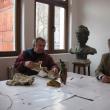 La “Centrul Artistic” din Mihoveni a început să se înveţe „alfabetul sculpturii”