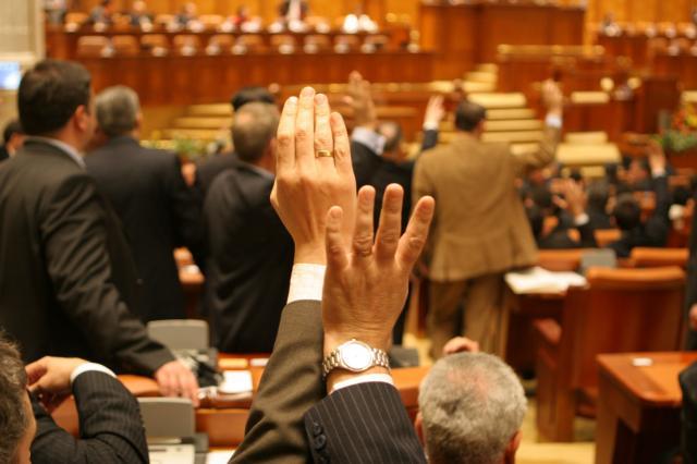 Proiectul privind confiscarea extinsă a averilor a fost adoptat de Camera Deputaţilor