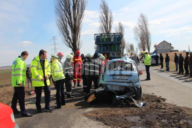 Accident nimicitor între un tir plin cu butelii şi un Ford Fiesta