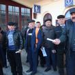 Oamenii s-au adunat pe peronul gării din Dorneşti şi au dat glas nemulţumirilor