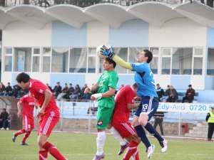 Fotbaliştii de la Sporting şi CSM Paşcani au oferit un meci echilibrat