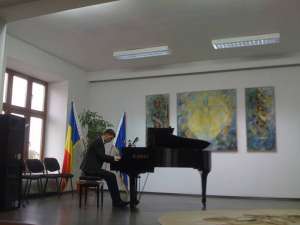 Iosif  Pamparău, recital de pian, la Colegiul de Artă „Ciprian Porumbescu”