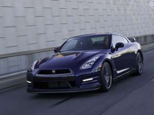 Nissan GT-R este mai rapid decât Porsche 911 Turbo