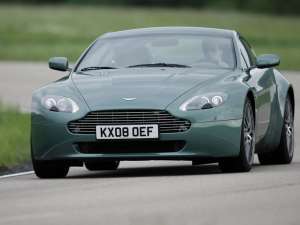 Aston Martin aplică retușuri fine pe V8 Vantage