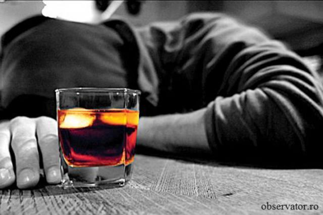 Alcoolul, considerat de medici un drog. Foto: observator.ro