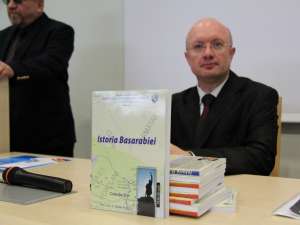 Prorectorul USV Ştefan Purici şi-a lansat volumul „Istoria Basarabiei. Note de curs”