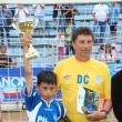 Căpitanul echipei câştigătoare al cluburi, CSMS Iaşi, alături de antrenorul său