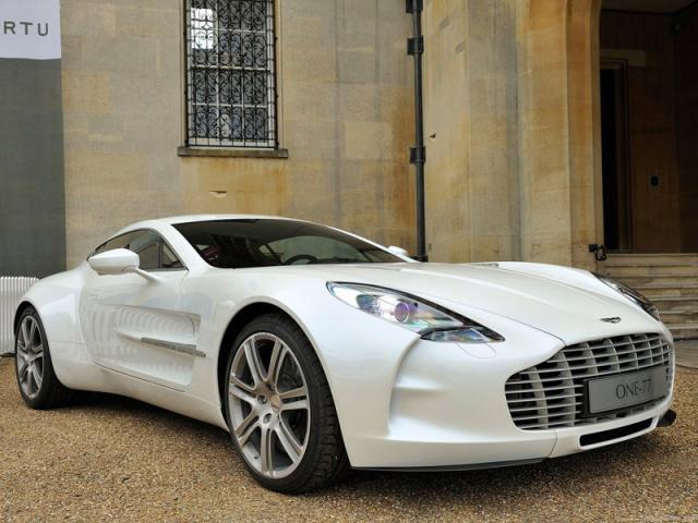 Aston Martin One-77, devorator de asfalt