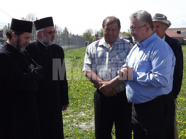 Primarul Sucevei s-a întâlnit pe terenul noului cimitir cu reprezentanţii unităţilor de cult şi gospodarii din Iţcani