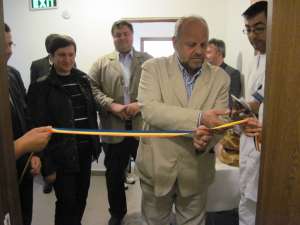 Primarul Aurel Olărean a tăiat panglica inaugurală a noului vestiar de la Spitalul Municipal