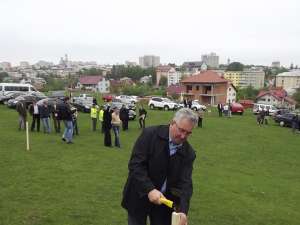 Primarul Ion Lungu a delimitat primul teren de locuinţă pentru tineri din cartierul Europa