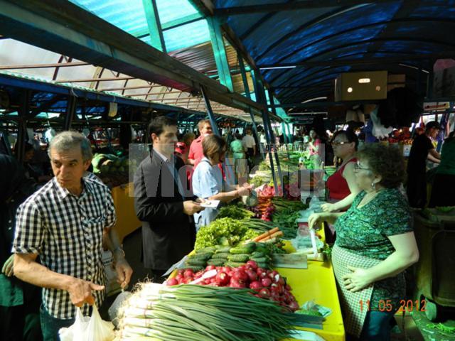 Adrian Macovei, candidatul UNPR pentru funcţia de primar al municipiului Suceava, a vizitat ieri Piaţa George Enescu, Piaţa Centrală a Sucevei şi Piaţa din Burdujen