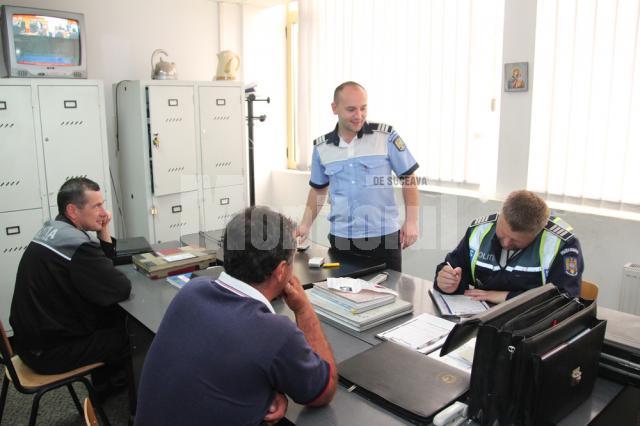 Agentul-şef adjunct Marius Scutaru, la Biroul de Tamponări, actualul său loc de muncă