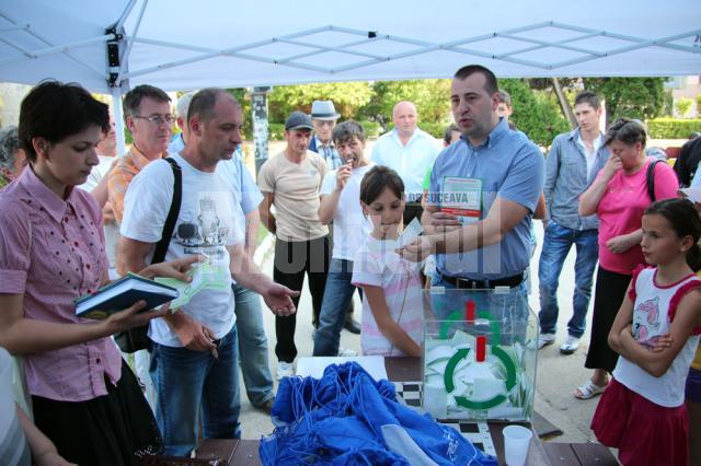 Câştigătorii tombolei au fost anunţaţi de către viceprimarul municipiului Suceava, Lucian Harşovschi