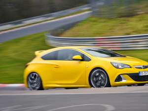 Opel introduce pe noul Astra OPC un șasiu sportiv