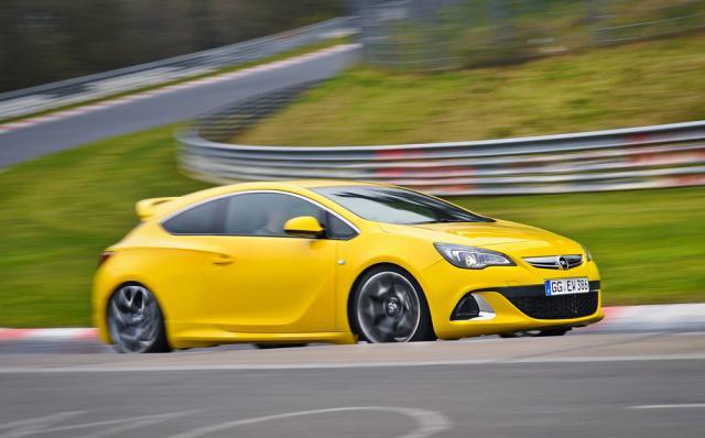Opel introduce pe noul Astra OPC un șasiu sportiv