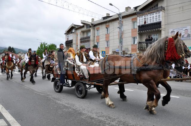 Câteva mii de oameni au participat la „Hora Bucovinei”