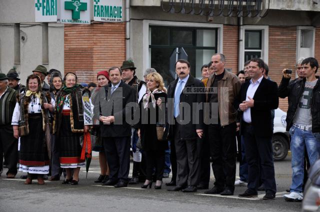 Câteva mii de oameni au participat la „Hora Bucovinei”