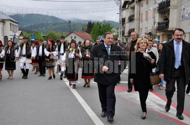 Câteva mii de oameni au participat la „Hora Bucovinei”