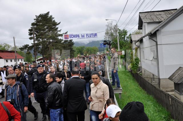 Câteva mii de oameni au participat la „Hora Bucovinei”