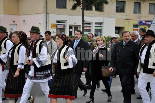 Câteva mii de oameni au participat la „Hora Bucovinei”