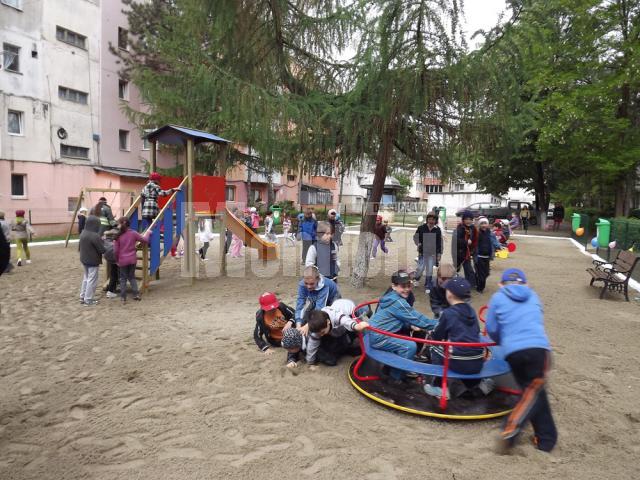 Bucuria copiilor - un nou loc de joacă în cartierul Burdujeni