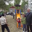 Ion Lungu a discutat cu copiii fericiţi că au un nou loc de joacă
