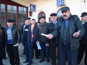 Greviştii au fost sancţionaţi cu 5% din salariul lunar şi plata orelor de întârziere pentru trenurile oprite
